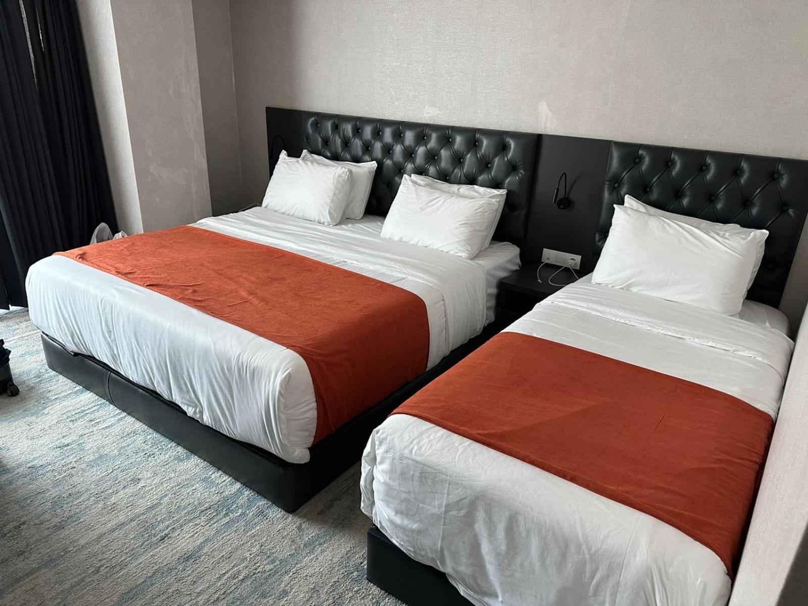 M 1 T Hotel Tbilisi Eksteriør billede