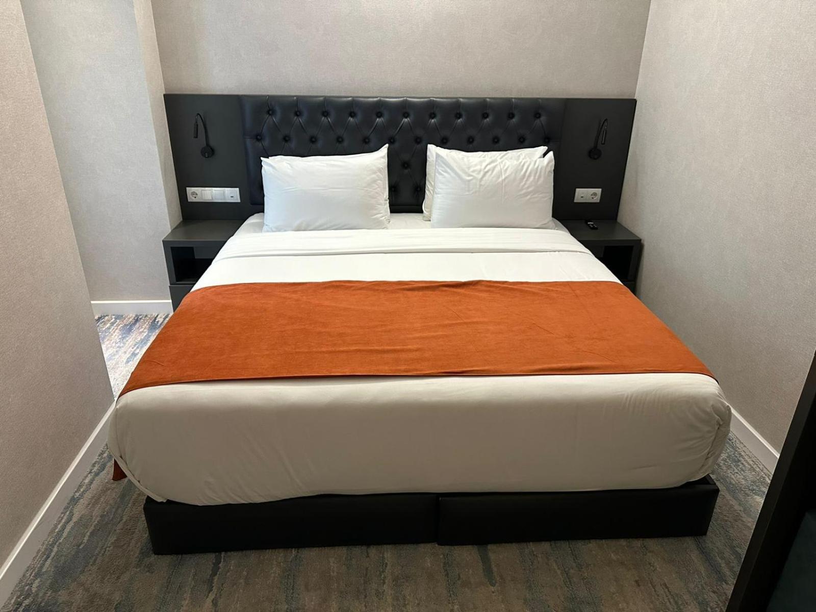 M 1 T Hotel Tbilisi Eksteriør billede