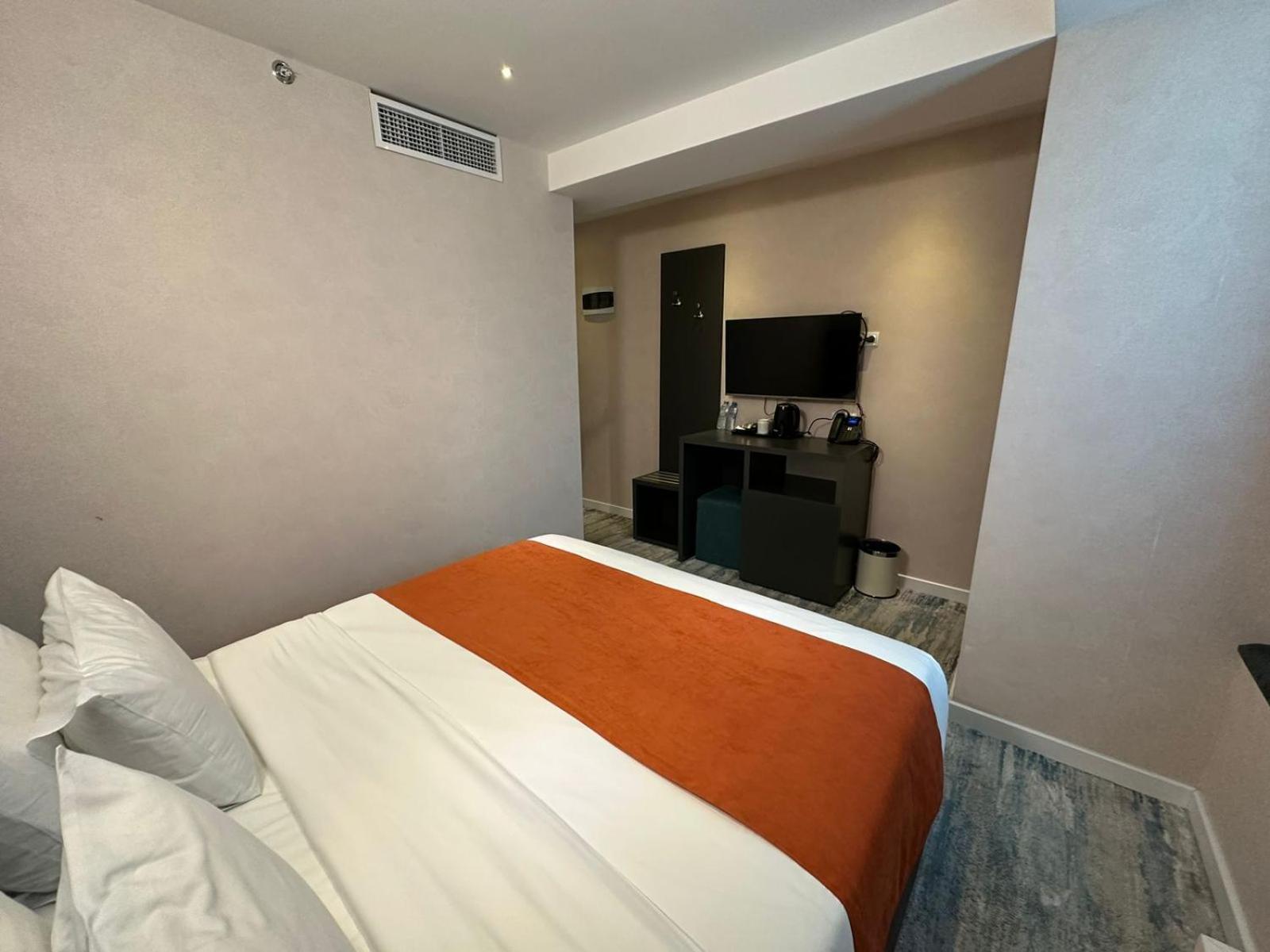 M 1 T Hotel Tbilisi Eksteriør billede