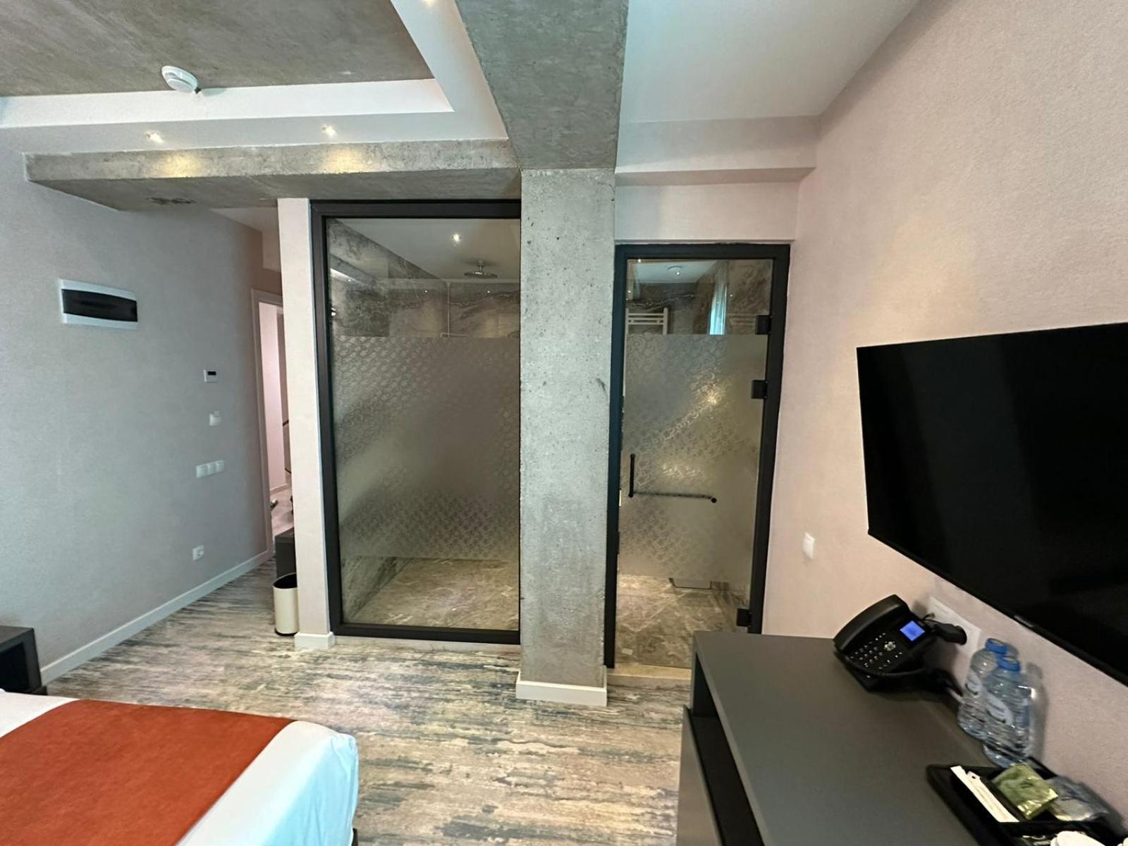 M 1 T Hotel Tbilisi Eksteriør billede
