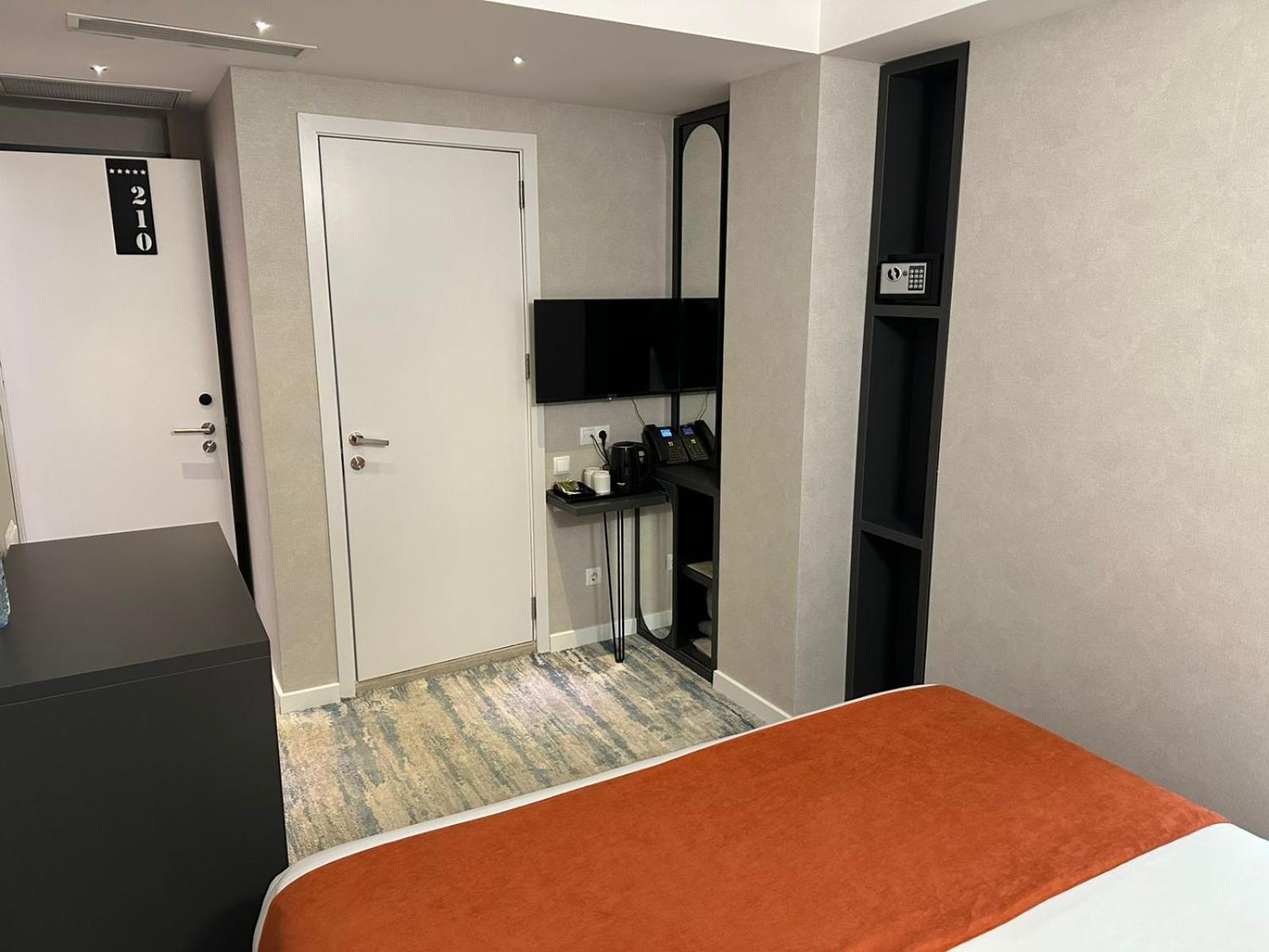 M 1 T Hotel Tbilisi Eksteriør billede