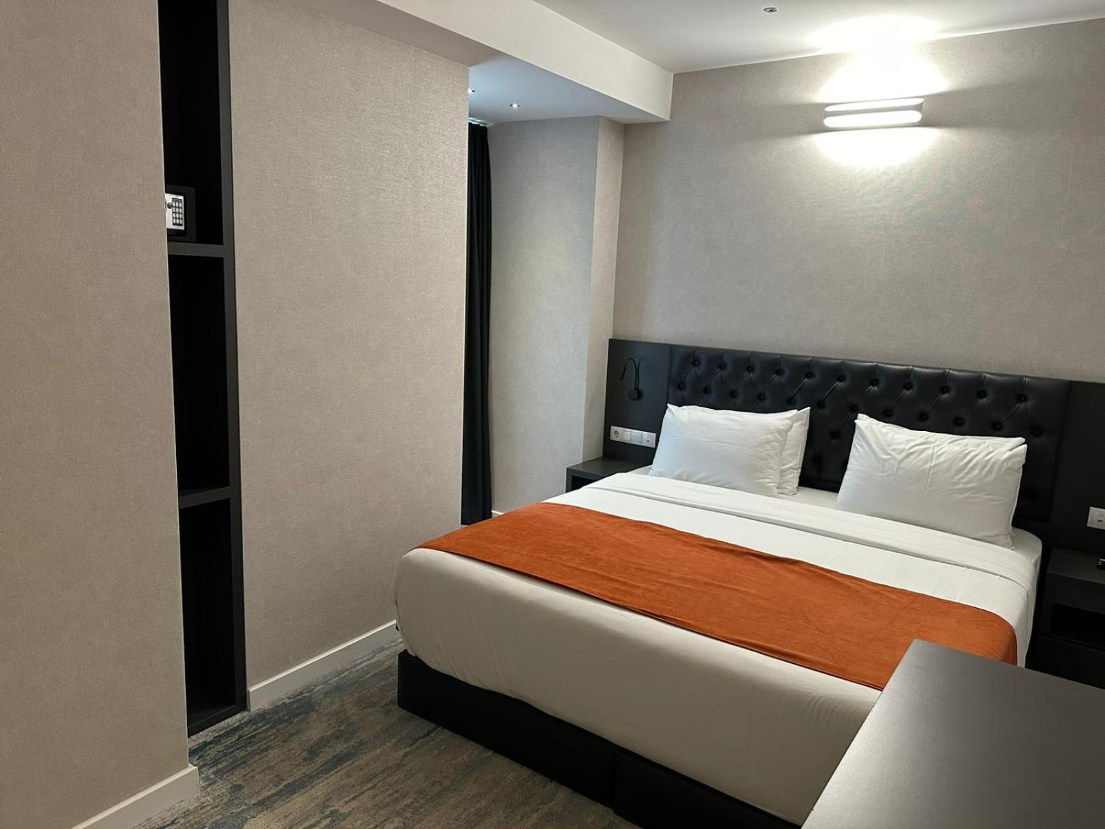 M 1 T Hotel Tbilisi Eksteriør billede