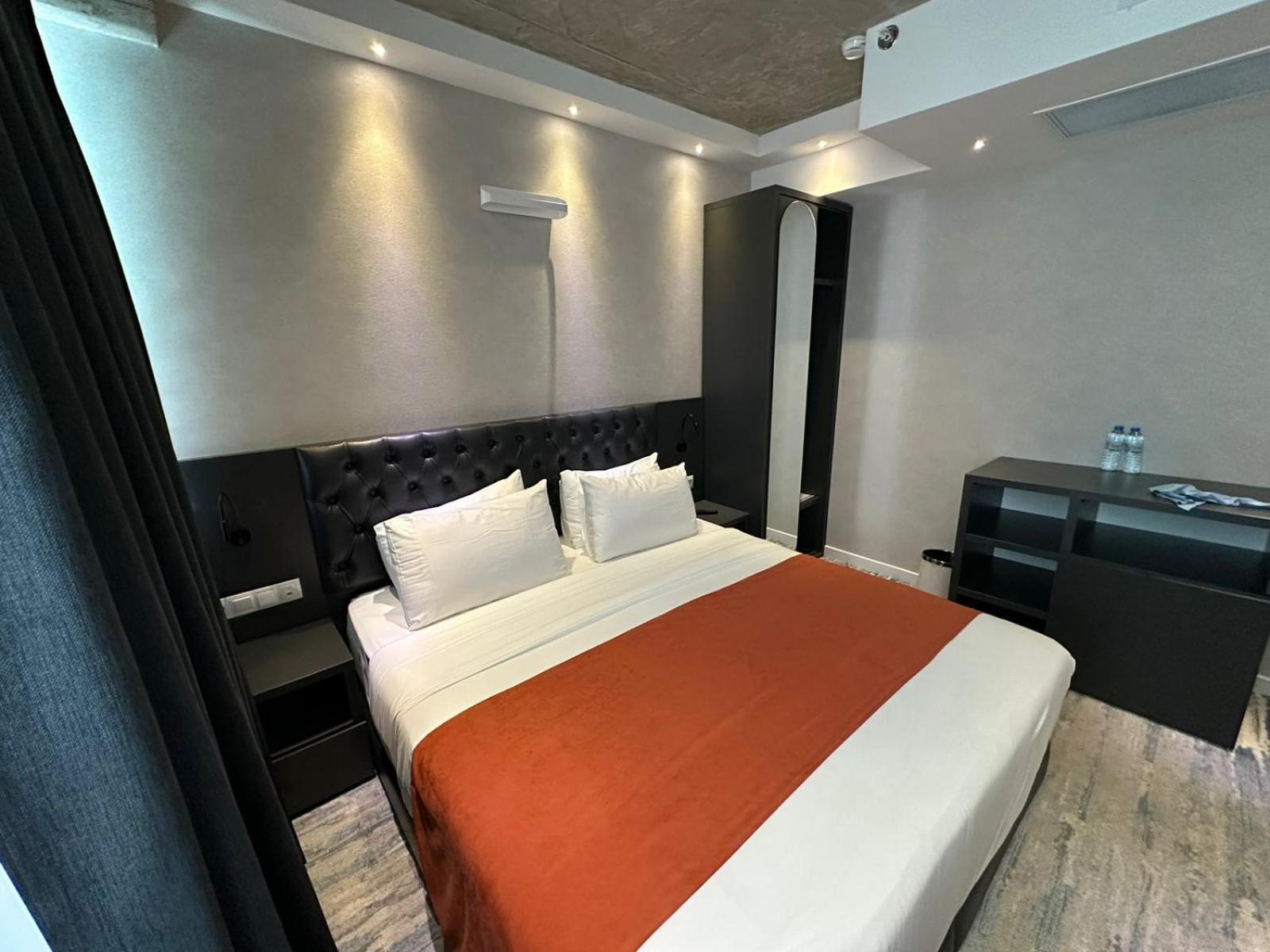 M 1 T Hotel Tbilisi Eksteriør billede