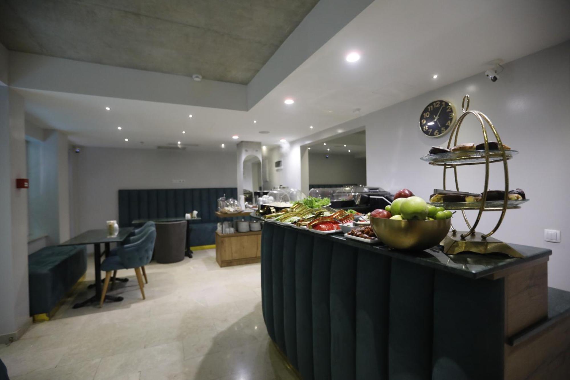 M 1 T Hotel Tbilisi Eksteriør billede