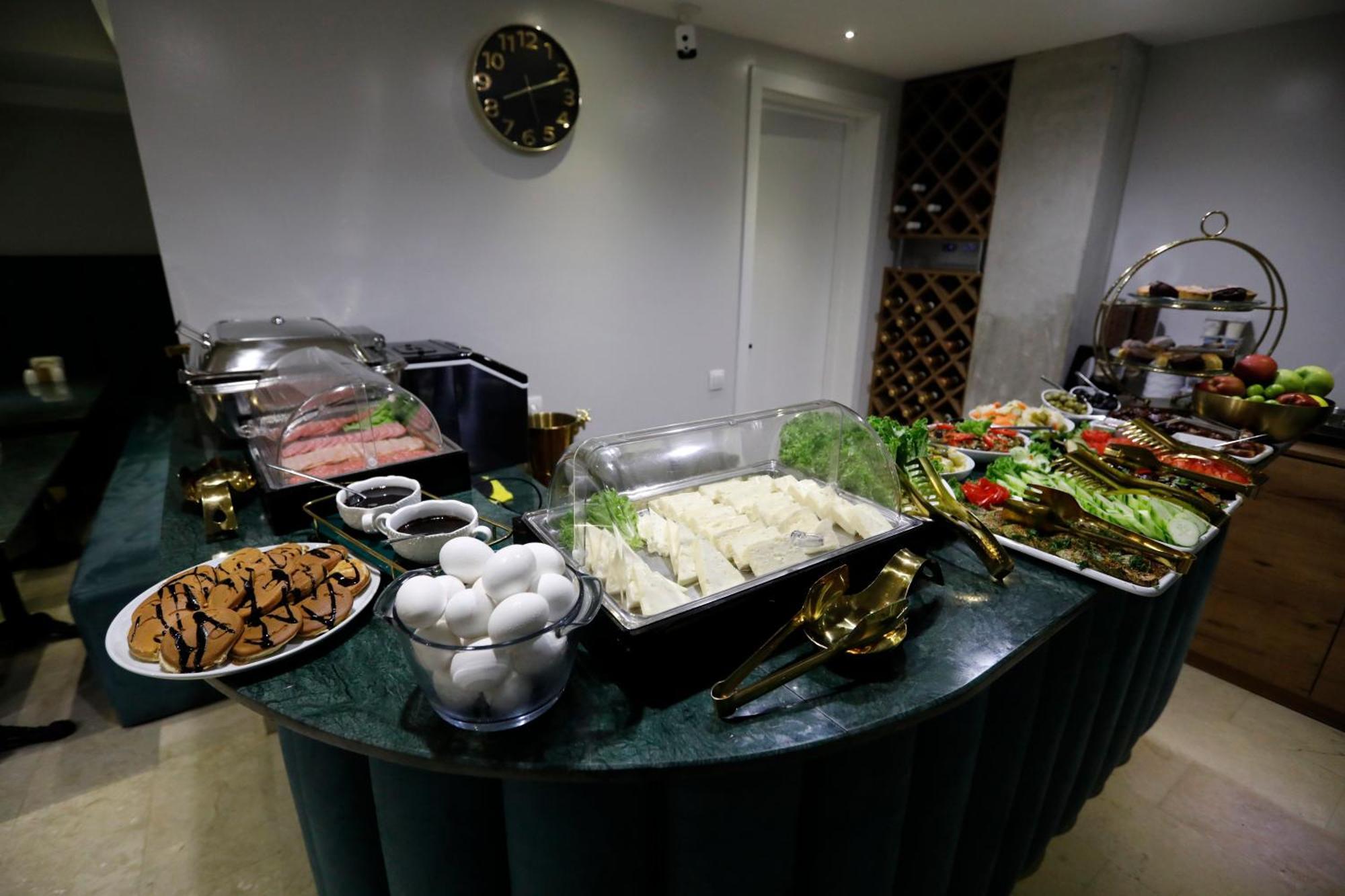 M 1 T Hotel Tbilisi Eksteriør billede