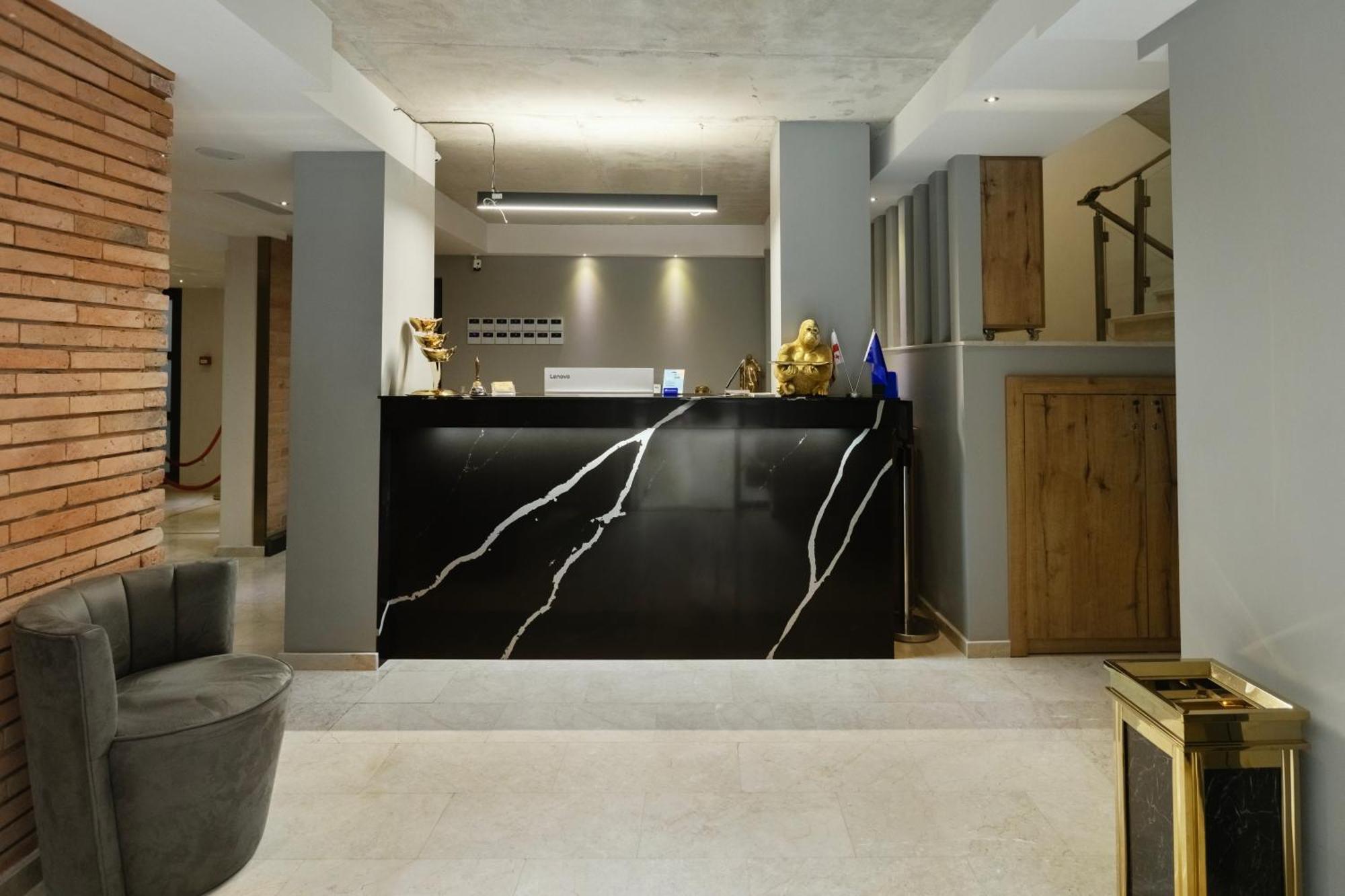 M 1 T Hotel Tbilisi Eksteriør billede