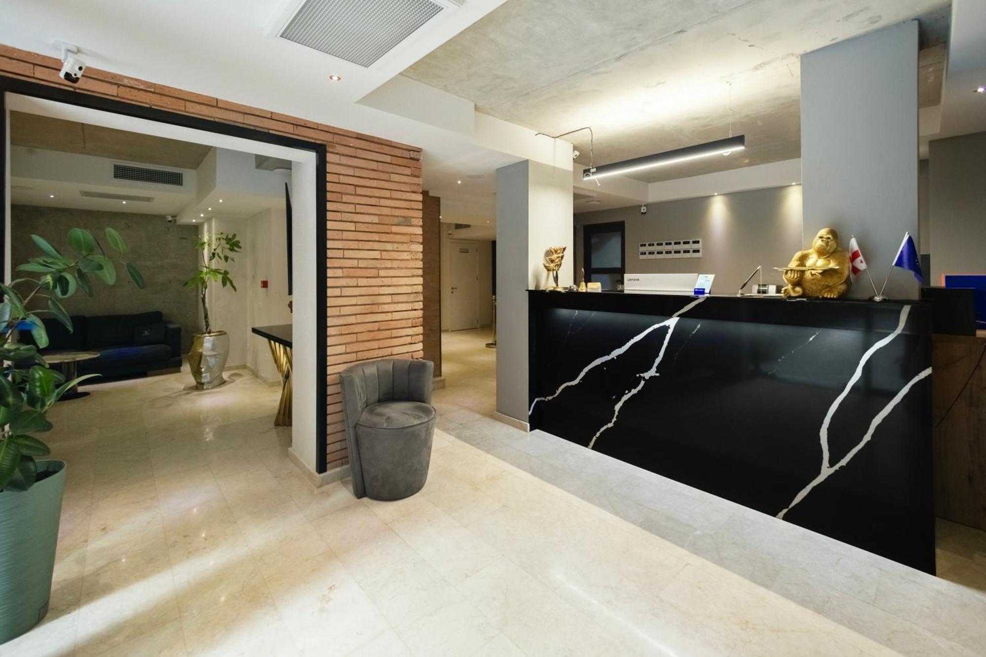M 1 T Hotel Tbilisi Eksteriør billede