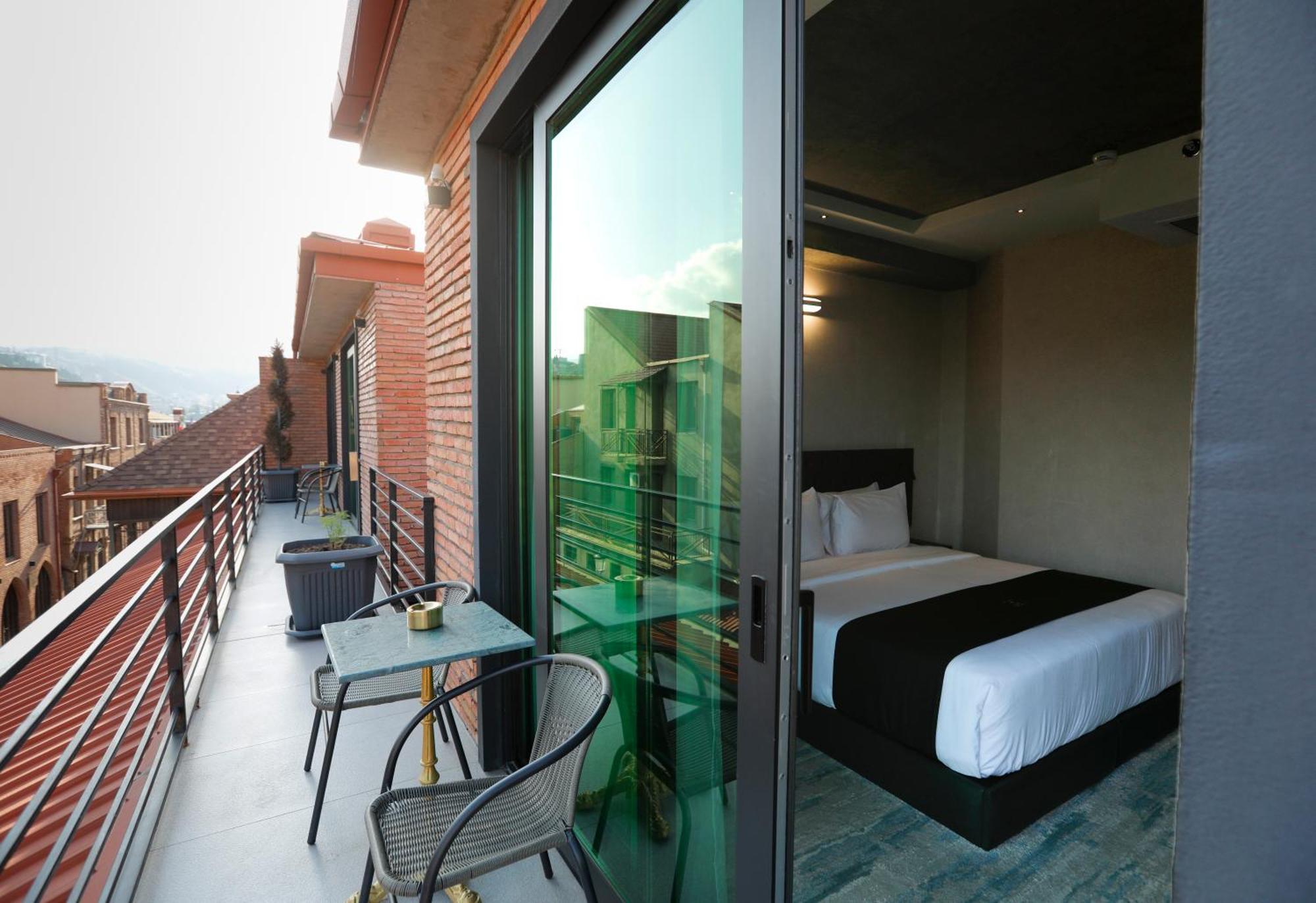 M 1 T Hotel Tbilisi Eksteriør billede