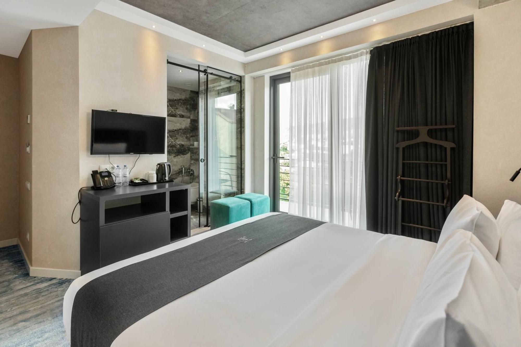 M 1 T Hotel Tbilisi Eksteriør billede