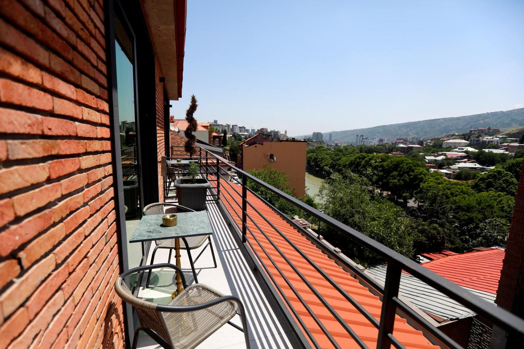 M 1 T Hotel Tbilisi Eksteriør billede