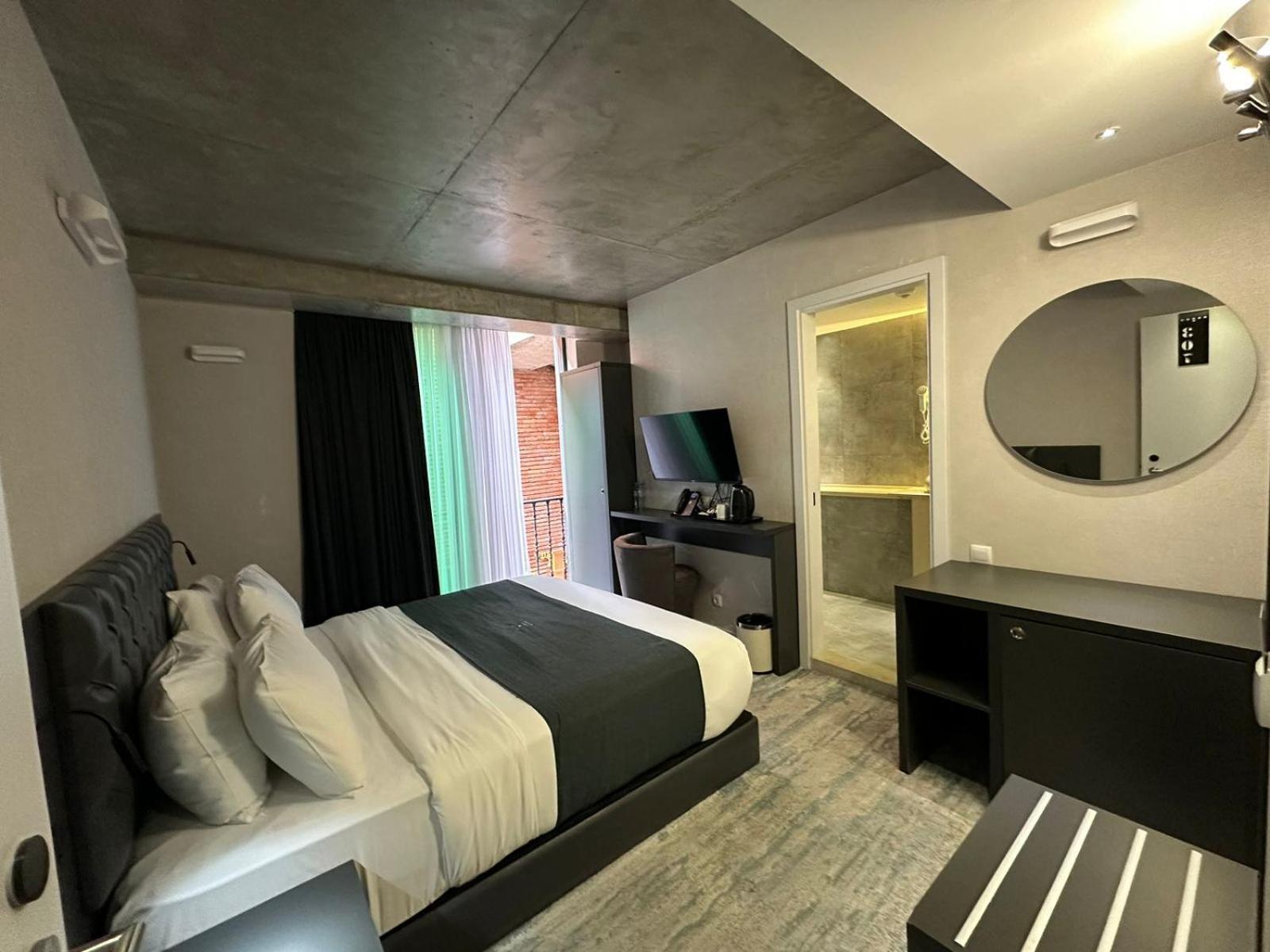 M 1 T Hotel Tbilisi Eksteriør billede